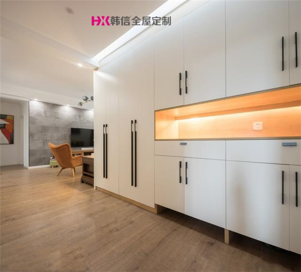 衣帽间怎么做省空间？-南京全屋定制品牌[韩信全屋定制]