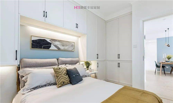 卧室太小放不下床头柜怎么办?-南京定制衣柜品牌[韩信全屋定制]